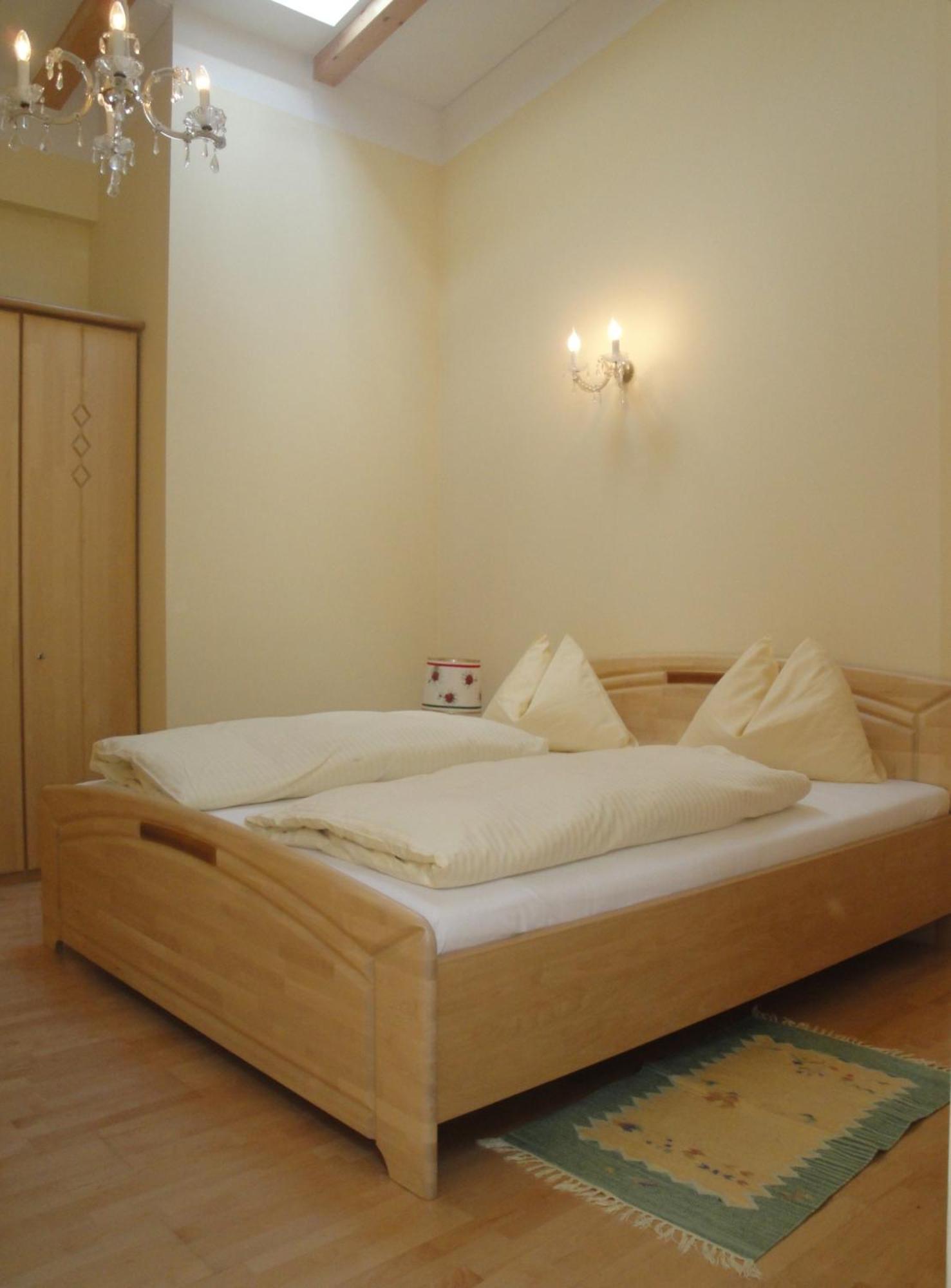 Pension & Appartement Steinwender บาด ไคลน์เคิร์ชไฮม์ ภายนอก รูปภาพ