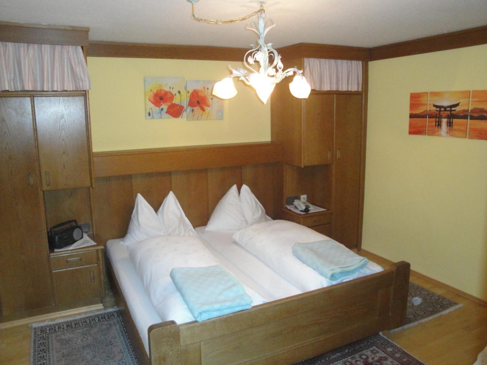 Pension & Appartement Steinwender บาด ไคลน์เคิร์ชไฮม์ ภายนอก รูปภาพ