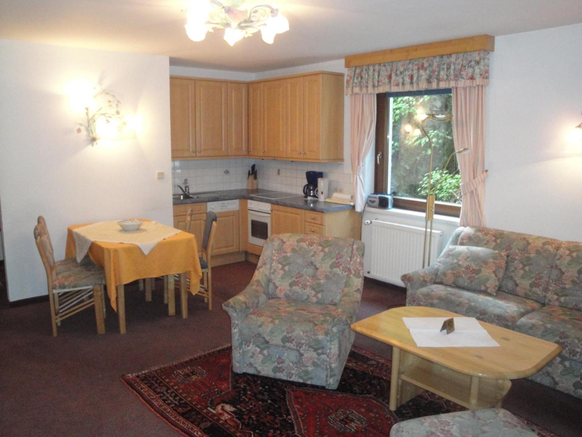 Pension & Appartement Steinwender บาด ไคลน์เคิร์ชไฮม์ ภายนอก รูปภาพ