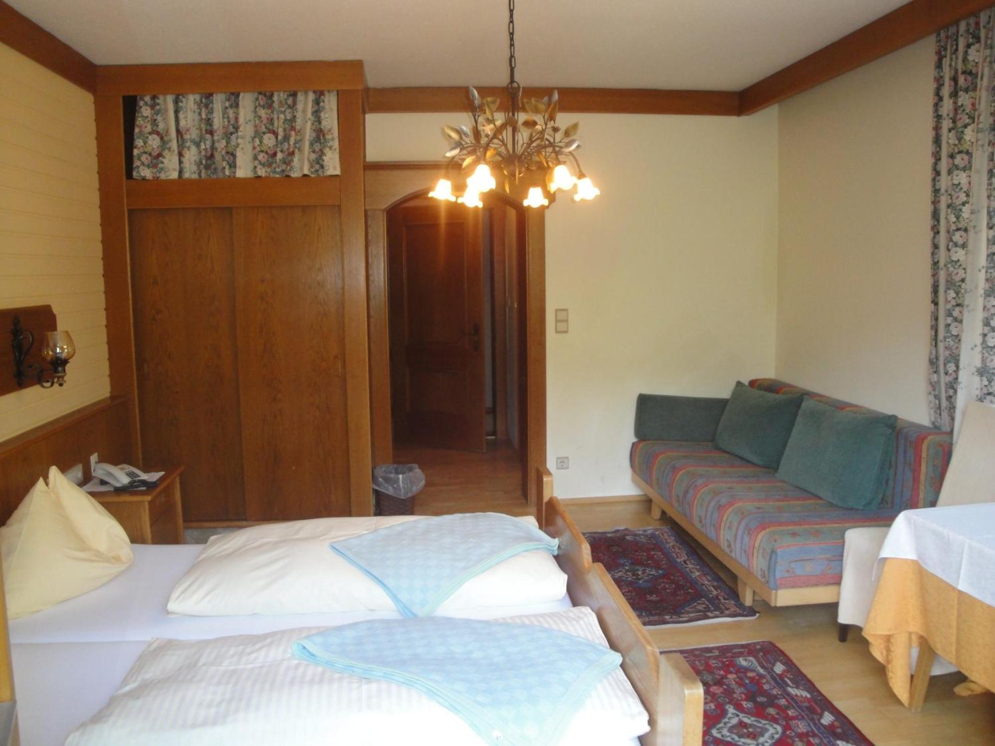 Pension & Appartement Steinwender บาด ไคลน์เคิร์ชไฮม์ ภายนอก รูปภาพ